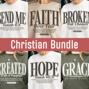Op de afbeelding: Een bundel christelijke t-shirts in verschillende kleuren. Elk shirt heeft een gedurfd tekstontwerp in vintage-stijl met inspirerende citaten en bijbelverzen. De shirts zijn in wit, beige en olijfgroen.