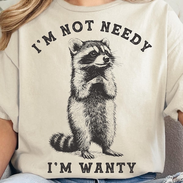 Lustiger Waschbär Png, ich bin nicht bedürftig, ich bin gesucht, sarkastischer Waschbär Png, Retro trendige freche, schnörkelige Tierzitate, wilde Waschbärsublimation
