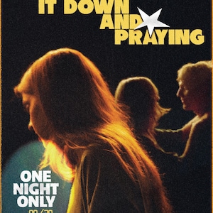 Peut inclure: Une affiche de concert avec un schéma de couleurs jaune et noir. L'affiche présente une femme avec de longs cheveux roux et le texte "Pushing It Down and Praying" et "One Night Only 09/20".