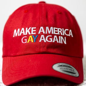 Regnbågsbroderad hatt: Gör Amerika gay igen, HBTQ-pride