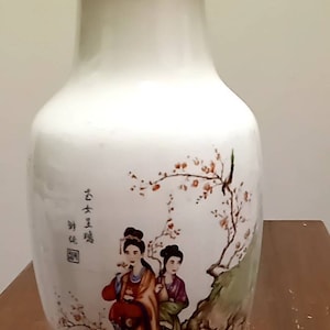 Large Chinese Handpainted collectable Glossy porcelain Vase 13&quot;