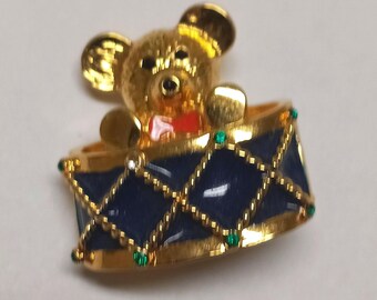 Monet Christmas Teddy Bear Drum Brooch: Goldtone Enamel Pin