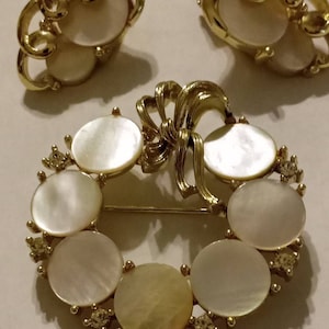 Lisner Mother of Pearl Brooch and Clip On Earrings Set