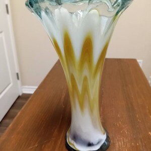 Vintage Art Glass 1960s flower vase handblown