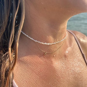 Winzige Barock Perlenkette: 3 mm Süßwasser Perlen, wasserfester Sommer Schmuck