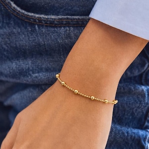 Hallie-armband: 2 mm och 4 mm pärlbesatt, 14k guld eller sterlingsilver