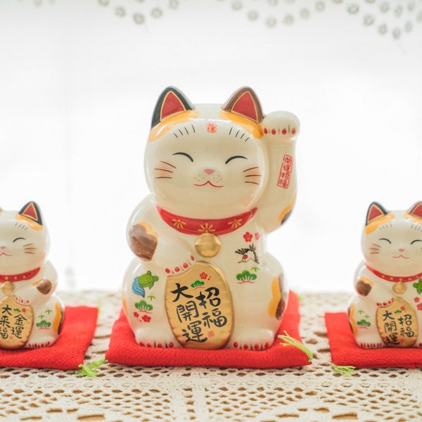 Japanse Maneki Neko Lucky Cat beeldje, wenkende kat figuur, geluk kat standbeeld voor rijkdom en welvaart, keramische kat sculptuur, porseleinen kat