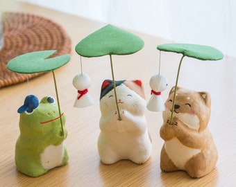 Japanese Cute Kitten and Frog, Cat Figurine Desk Ornament, Car Ornament, Room Home And Office Decor Birthday Gifts