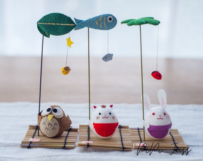 Japanese Cute Handmade Kitten Rabbit Owl Frog Figurine Holding A Leaf Umbrella Desk Ornament, Car Ornament, Room Home And Office Decor Gifts