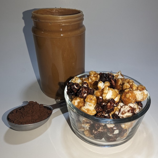 Rentierfutter - Erdnussbutter und dunkles Kakaokandiertes Popcorn