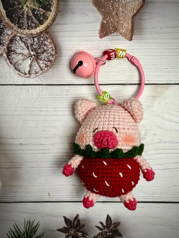 Portachiavi a forma di maialino all'uncinetto fatto a mano
