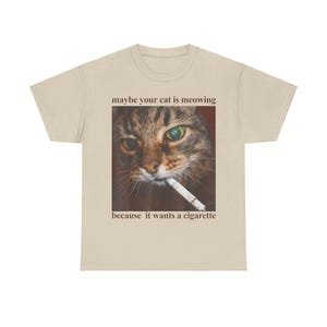 Vielleicht miaut deine Katze, weil sie eine Zigarette will – lustiges Meme-Shirt