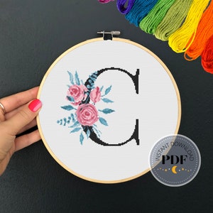 Lettre C point de croix, téléchargement immédiat au format PDF, motif de point X moderne, monogramme floral, point x facile, grille de points de croix comptés, broderie