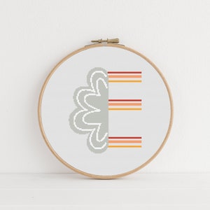 Letra E de estilo bohemio para bordado en punto de cruz, descarga instantánea en PDF, gráfico de puntadas moderno, monograma floral, arte para colgar en la pared, decoración estética de la habitación, regalo para mamá