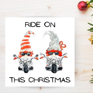Tarjeta de Navidad Divertida Imprimible con Gnomos en Motos para Felicitaciones navideñas, Tarjeta de Felices Fiestas, Pequeña Tarjeta de Navidad Moderna, Digital