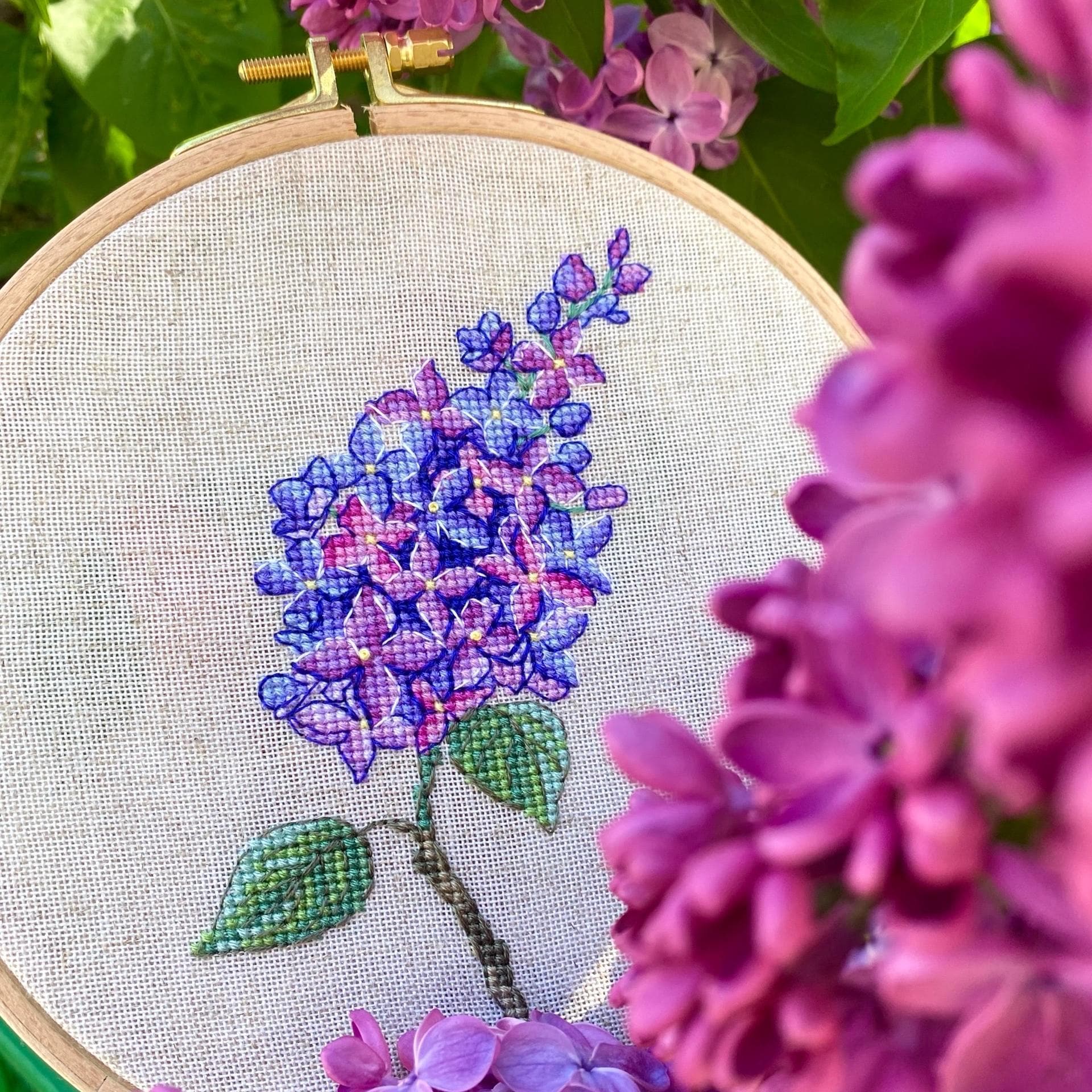 ライラックの枝のクロスステッチパターン：花の刺繍デザイン（PDF