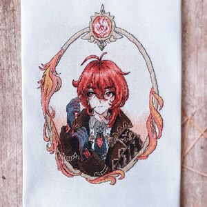 Patrón de punto de cruz Diluc: Retrato de anime, Genshin Fantasy (Descarga en PDF) imagen 4