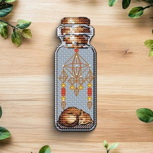 Patrón de punto de cruz "Gato Atrapasueños en Botella": Diseño fácil (Descarga PDF)