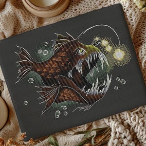 Patrón de punto de cruz de pez rape: Bordado aterrador del diablo marino de aguas profundas (PDF)