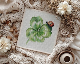 Schema punto croce quadrifoglio e coccinella: Good Luck Design (schema PDF)