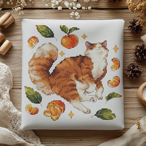 Korsstygnsmönster med orange katt, fluffig kattdesign (utskrivbar PDF)