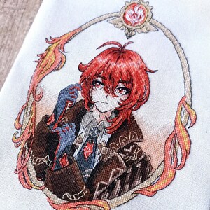 Patrón de punto de cruz Diluc: Retrato de anime, Genshin Fantasy (Descarga en PDF) imagen 2