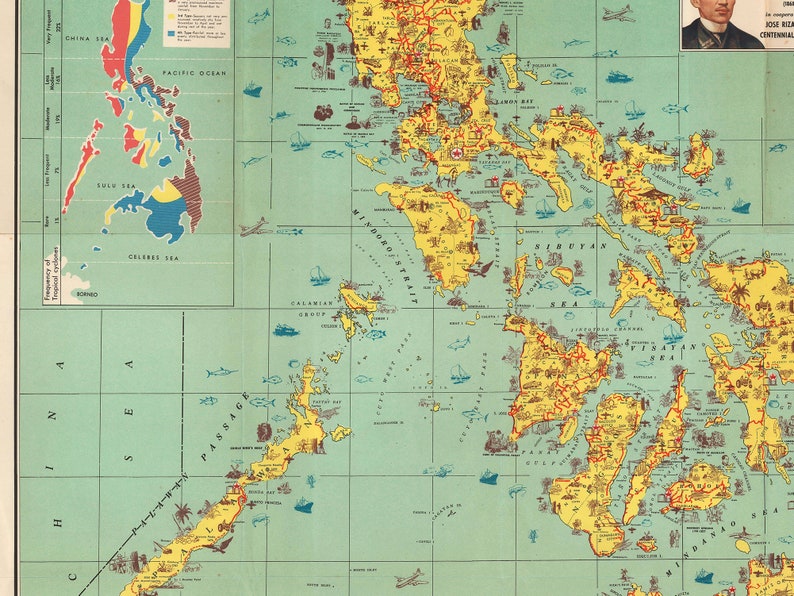 Puede incluir: Un mapa vintage de Filipinas con islas amarillas y agua azul. El mapa muestra la ubicaci&oacute;n de varias ciudades, pueblos e islas. El mapa est&aacute; rodeado por un borde azul e incluye una leyenda.