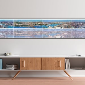 Puede incluir: Una vista panorámica de Londres, Inglaterra, con el río Támesis que atraviesa el centro. La imagen está dividida en dos secciones, con la sección superior que muestra una vista más moderna de la ciudad y la sección inferior que muestra una vista más histórica. La imagen está en un marco negro.