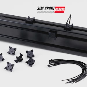 Puede incluir: Un juego de tres cuencos de cerámica anidados en tonos azules, verdes y blancos. Los cuencos presentan un esmalte moteado y un diseño sencillo y moderno. El cuenco más grande mide unos 20 cm de diámetro.