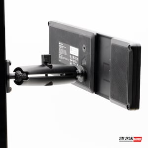 Puede incluir: Soporte de monitor negro con rótula y pantalla rectangular. La pantalla tiene una superficie texturizada y está montada en un brazo negro. El soporte está fijado a un poste negro.