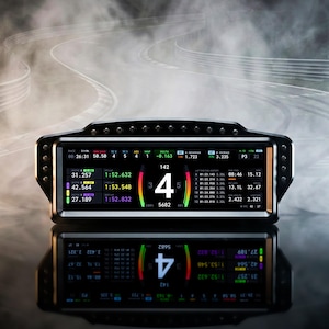 Puede incluir: Un juego de tres tazas de cerámica con acabado mate moteado. Las tazas son de color crema, gris claro y gris oscuro. Cada taza tiene un diseño simple y minimalista.