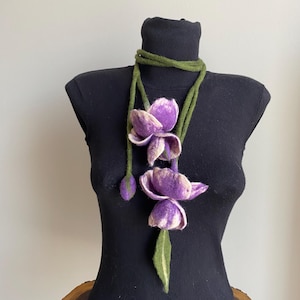 Felt flower necklace, Purple skinny scarf, Felt flower scarf necklace, Fall scarf, Wedding accessories, Leaf necklace, Wool gift necklace