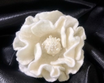 White felt brooch, Felted flower brooch, Wedding accessory, Unique bridal brooch, Felted jewelry, Felt gift for mom, Christmas gift