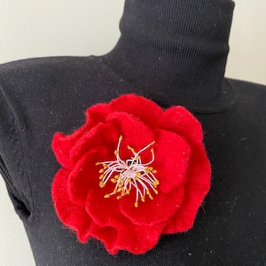 Felt flower brooch, Red flower brooch, Wool jewelry, Bright red flower accessory, Hat accessory, Wedding accessory, Felt flower gift,