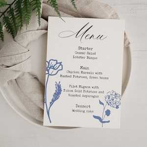 Hortensia print, bruiloft menukaarten, minimalistische bruiloft decor, menukaart, kalligrafie bruiloft decor, blauwe bloemen bruiloft, blauwe hortensia