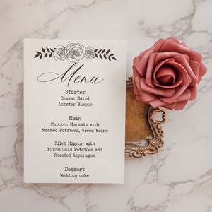 Tarjeta de menú de boda con rosas, decoración de boda minimalista, tarjeta de menú, decoración de boda con caligrafía, diseño de rosas, decoración de boda floral, ilustración de rosas