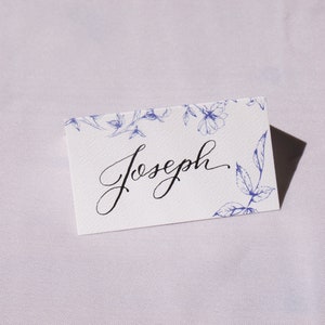 Chinoiserie papieren plaatskaart, bruiloft placecard, blauw porselein, tafeldecor, tafelnaamkaart, bruiloftsdecor, kalligrafie, natuurlijk papier