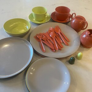 Retro Sterilite picnic set