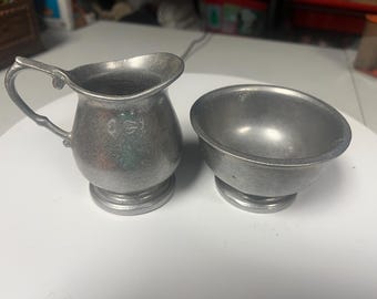Wilton Armatele Sugar and Creamer Set