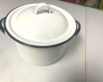 Vintage Enamel Stock Pot