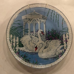 Vintage Swan Plate Wall Hanging: Sparkle Trim Decor (9.75 inch)