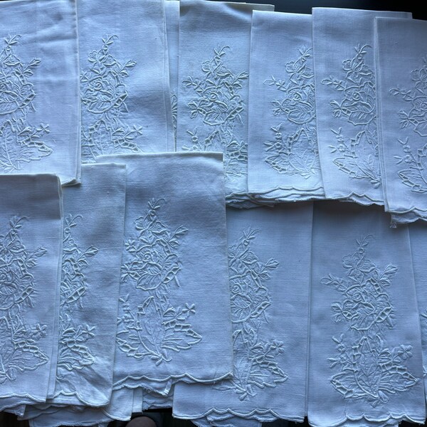 Set of 14 Vintage Linen Napkins with Scalloped Edging