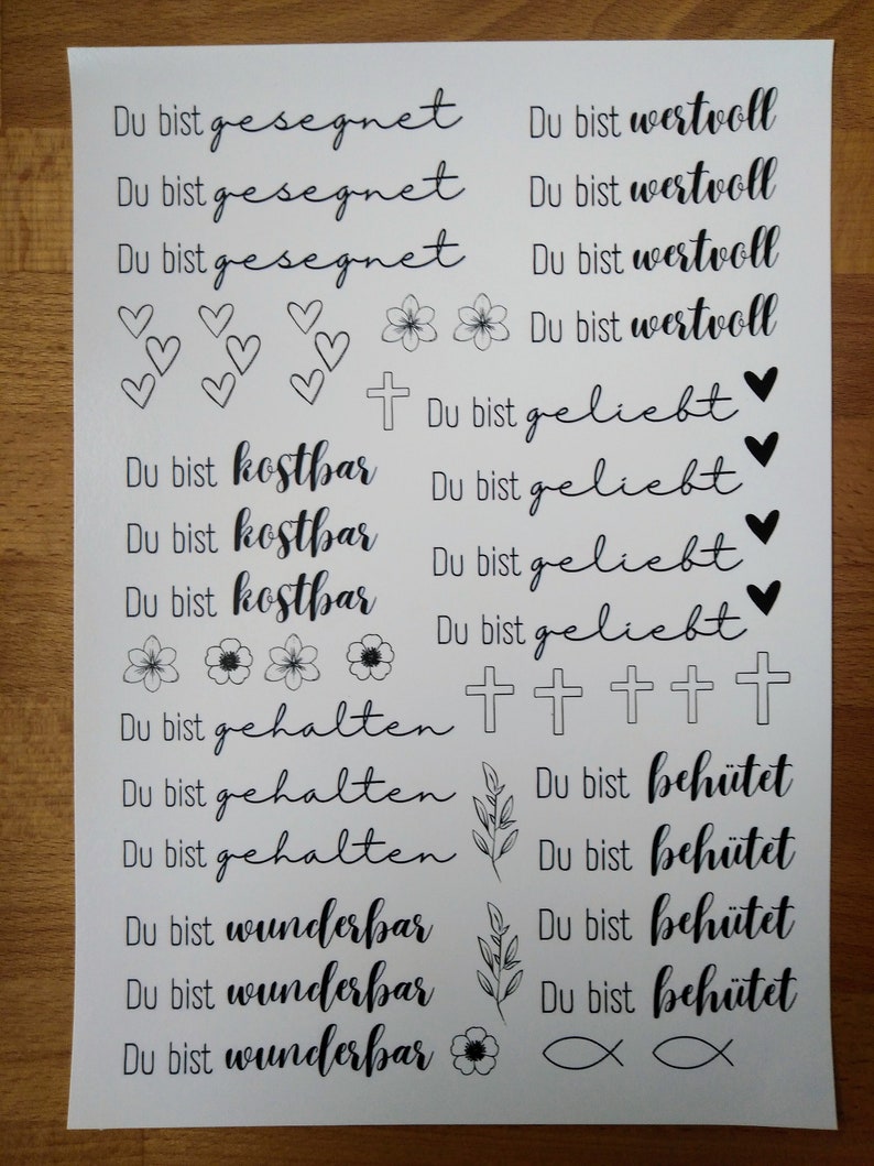 May include: Black and white printable stickers with inspirational quotes in German. The quotes include "Du bist gesegnet", "Du bist wertvoll", "Du bist kostbar", "Du bist geliebt", "Du bist gehalten", "Du bist beh&uuml;tet", and "Du bist wunderbar".