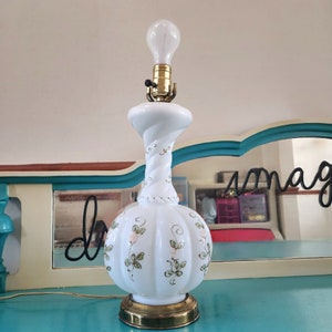 Vintage Milk Glass 3 Way Table Lamp Hand Painted Floral Swirl MCM Pattern 17&quot;