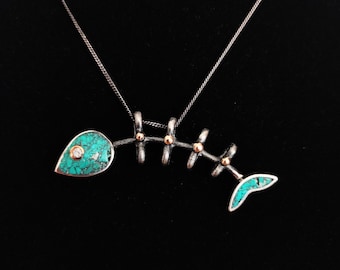 Colgante de espina de pescado de plata de ley hecho a mano: collar náutico turquesa