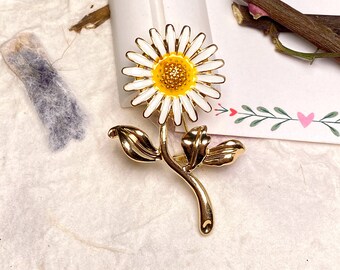 First mothers day,Unique white daisy flower brooch vintage gifts,Vintage botanical Pin,Custom elegant floral statement brooch gifts for mom