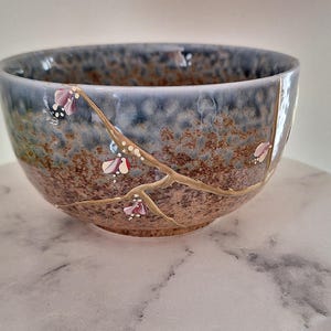 Cuenco Kintsugi, fiori dipinti a mano, hecho en Japón.
