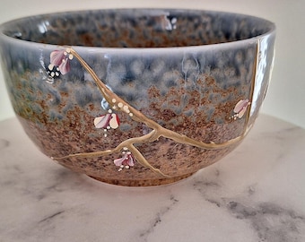 Cuenco Kintsugi, flores pintadas a mano, hecho en Japón.