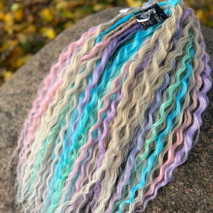 DE/SE dreads!!!! 22inch curly synthetic dreads extensions. Synthetic dreadlocks