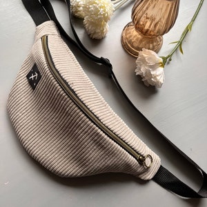 Personalisierte Bauchtasche Sternzeichen - Hellgrau Cord